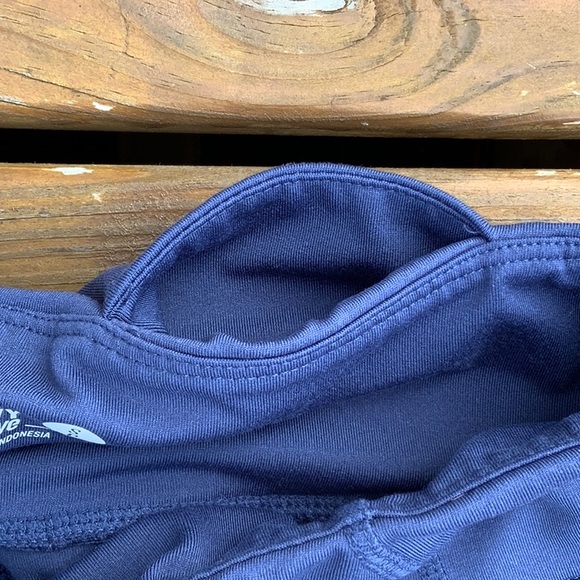 Old Navy Activewear Cropped Pants With Ruching - Picture 3 of 6